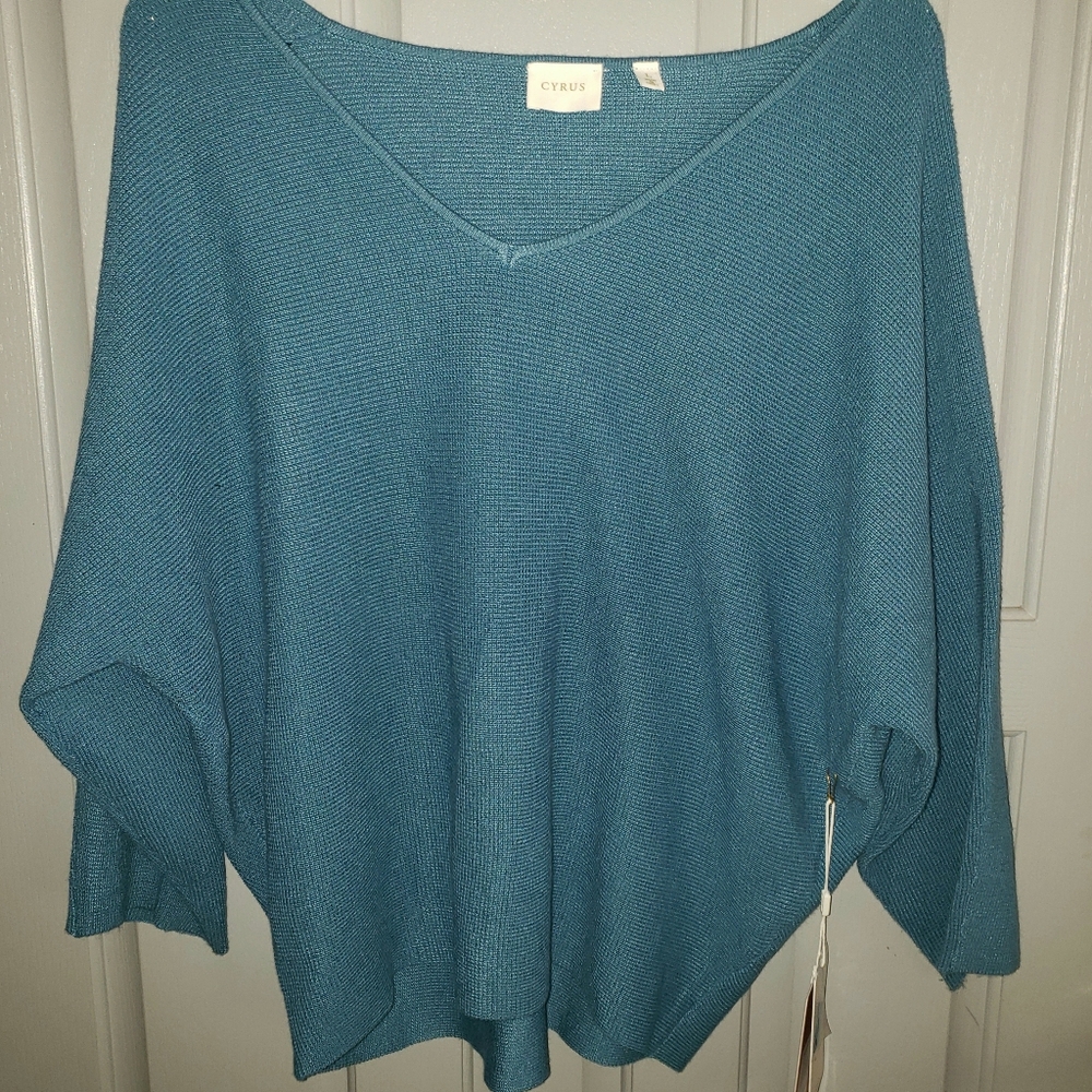 CYRUS of NEW YORK womens Sweater NEW WITH TAGS